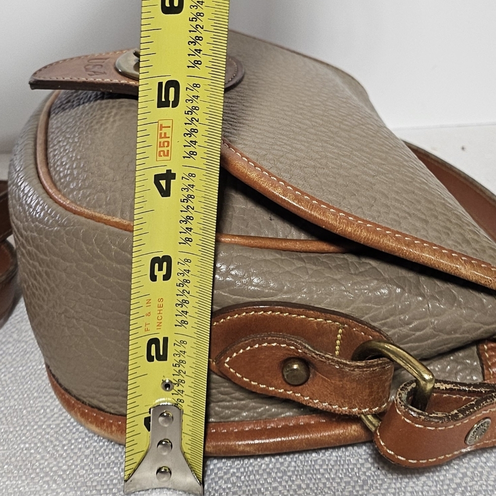 Vtg, Dooney & Bourke AWL Cavalry Trooper Crossbody Taupe W/British Tan Trim R71 - Picture 5 of 16